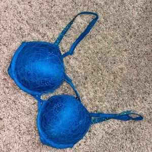 Victoria’s Secret bombshell bra